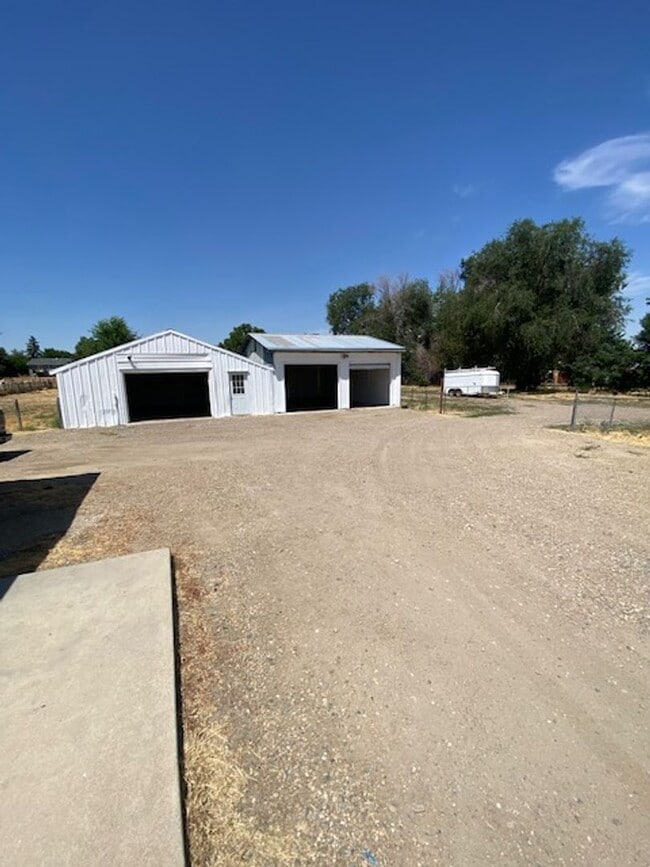 Building Photo - Home With Shop & Pasture!