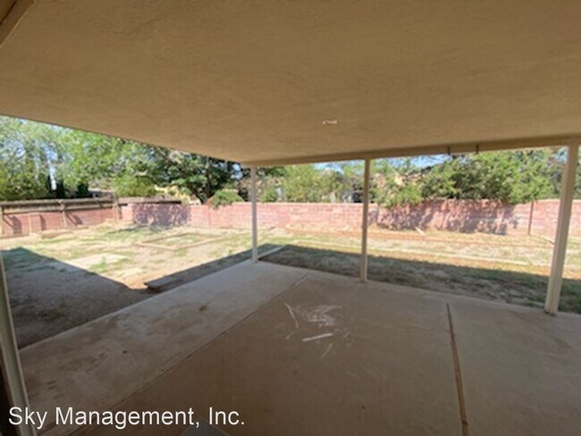 Building Photo - 3 br, 2 bath House - 10401 Britt Ct. NE