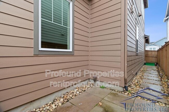 Building Photo - 6843 SE Red Alder St