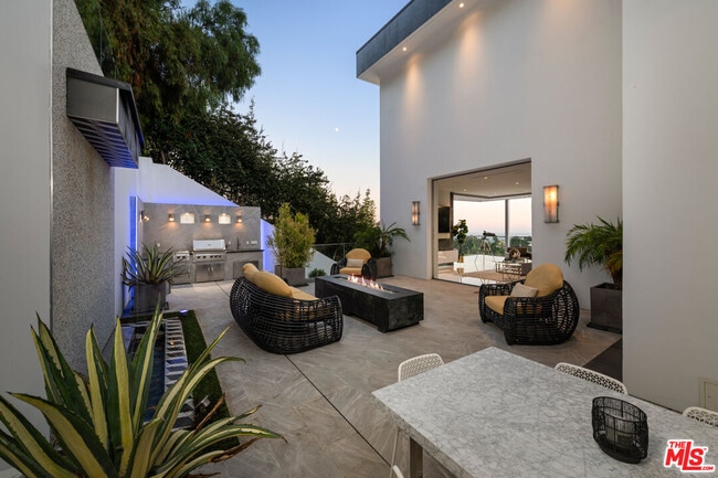 Building Photo - 7080 Mulholland Dr