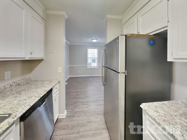 Building Photo - 337 Montclaire Ln