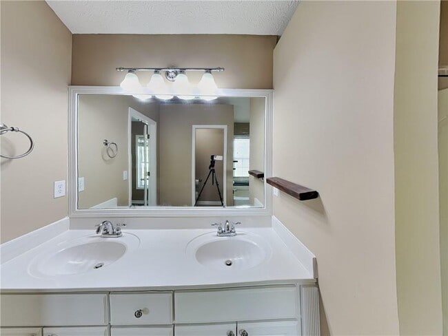 Building Photo - 2746 Northgate Way NW