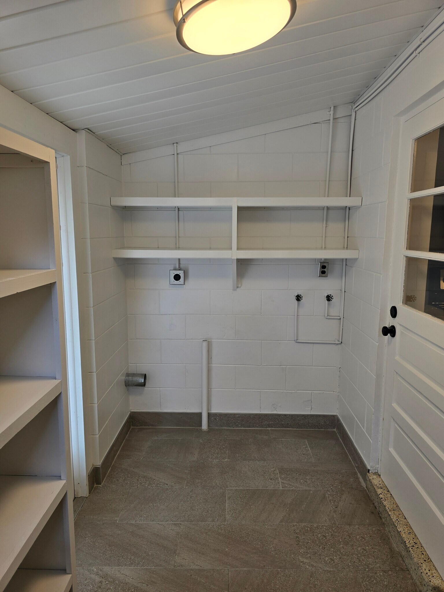 Building Photo - 650 Ave B SW