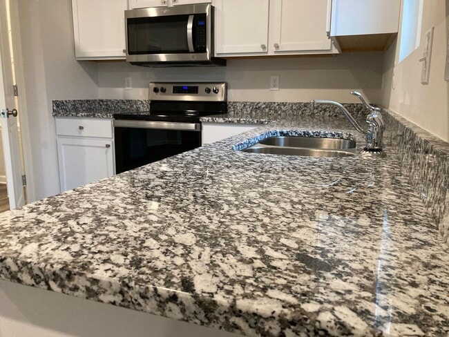 Building Photo - ** Apply TODAY ** Possibly Have Keys in Hand TOMORROW **