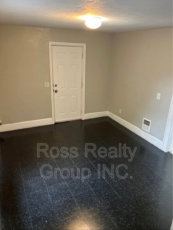 Building Photo - 711 Woodstock Ave