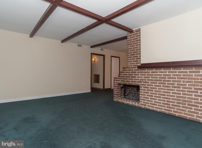 Building Photo - 346 Thornridge Dr