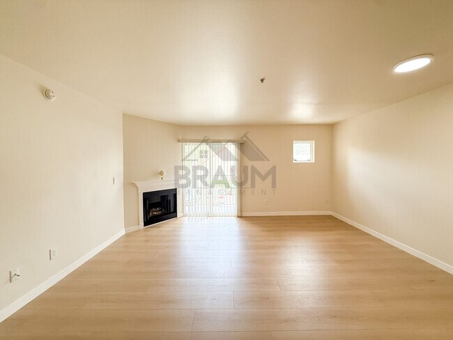 Building Photo - 7323 Winnetka Ave