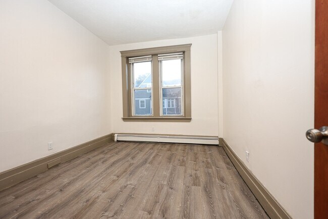 Building Photo - 6 Waumbeck St