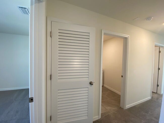 Building Photo - Avalon Woods 4/3/2 ***WON'T LAST***