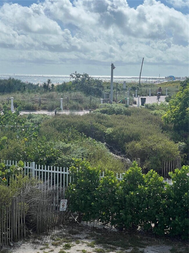 Building Photo - 345 Ocean Dr