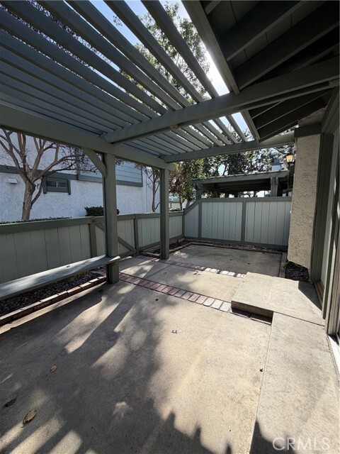 Building Photo - 1916 E 5th St