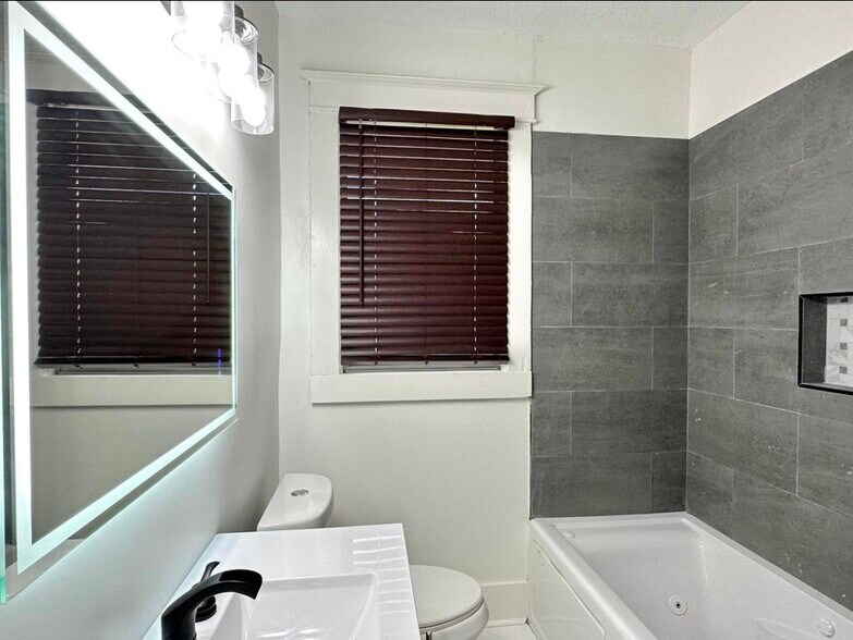 Building Photo - 1151 Tanglewood St