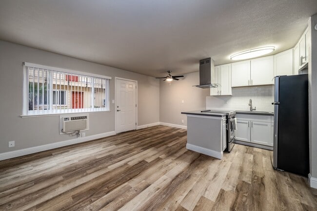 Building Photo - Fully remodeled studio apartment in gated ...