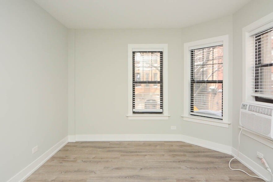 Building Photo - 423 W Belden Ave