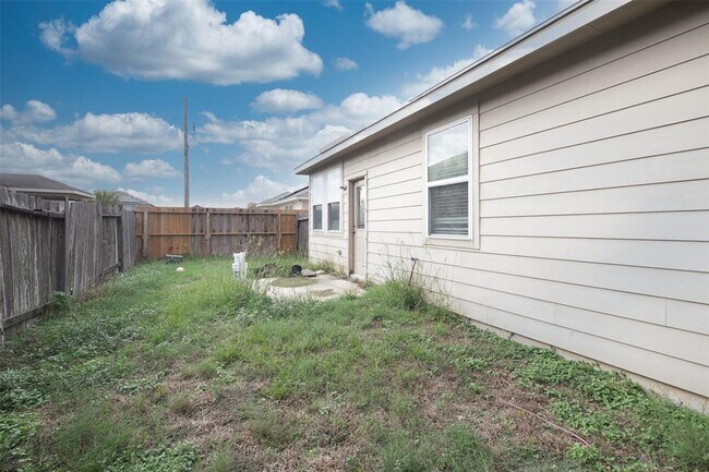 Building Photo - 19543 Otter Trail Ct