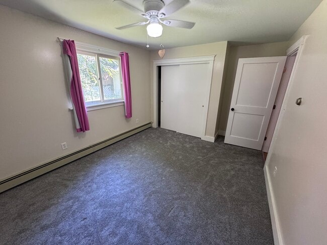 Building Photo - 157 College St