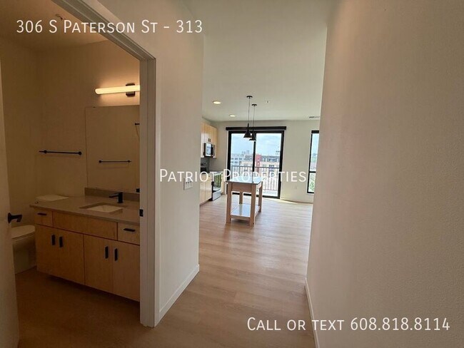 Building Photo - 306 S Paterson St