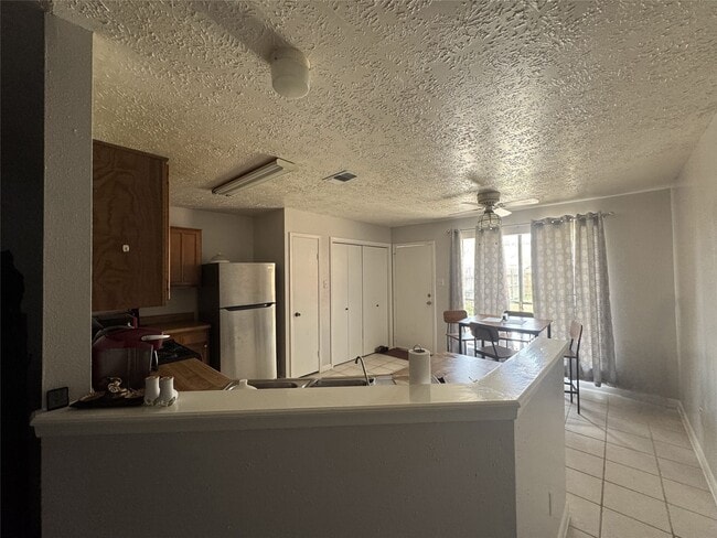 Building Photo - 2323 Spring Dusk Dr