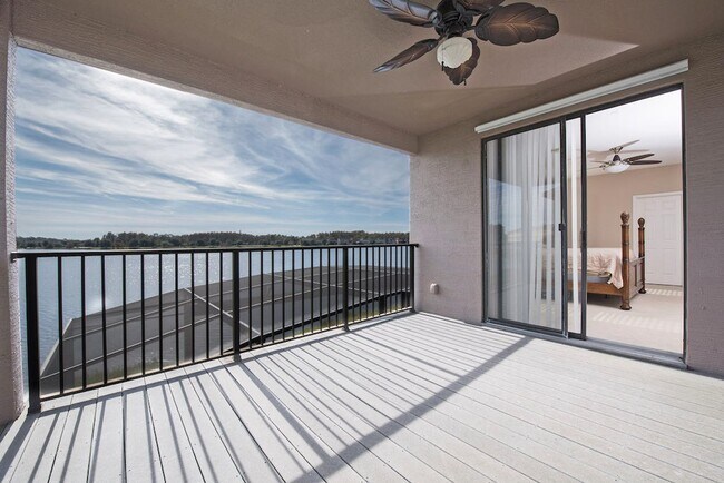 Building Photo - Large, Executive style 3/2.5 Lakefront/POOL Home in East Park of Lake Nona