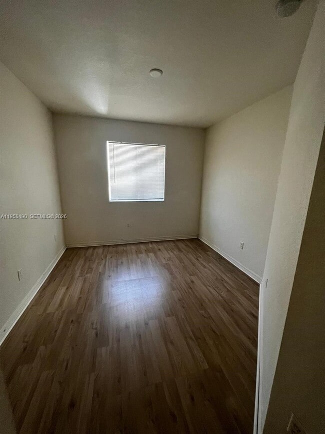 Building Photo - 1909 Hibiscus Ln