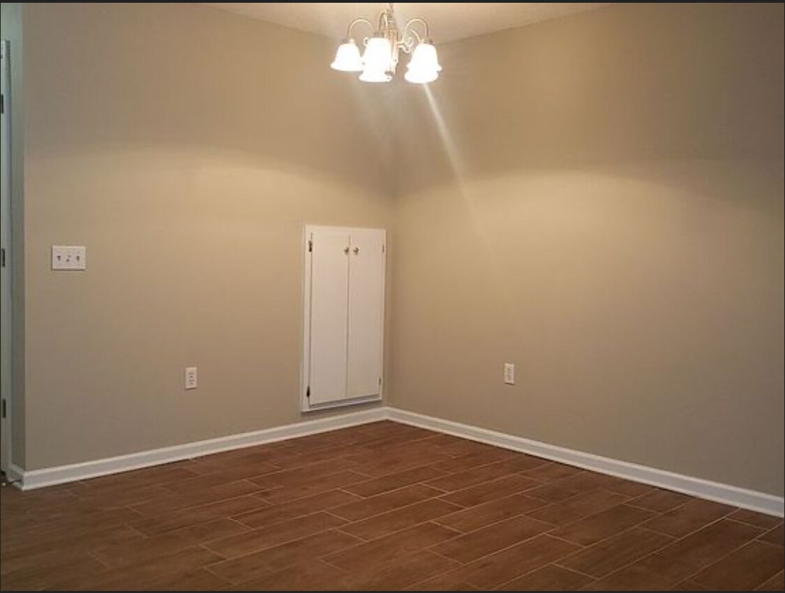 Building Photo - 127 S Spring View Dr