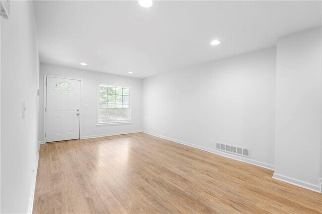 Building Photo - 2071 Nettie Ct