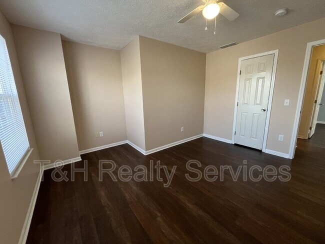Building Photo - 6827 Antelope Dr