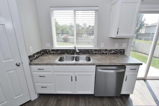 Building Photo - 2897 W Jayton Dr
