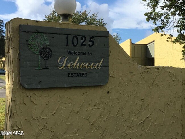 Building Photo - 1025 W 19th St