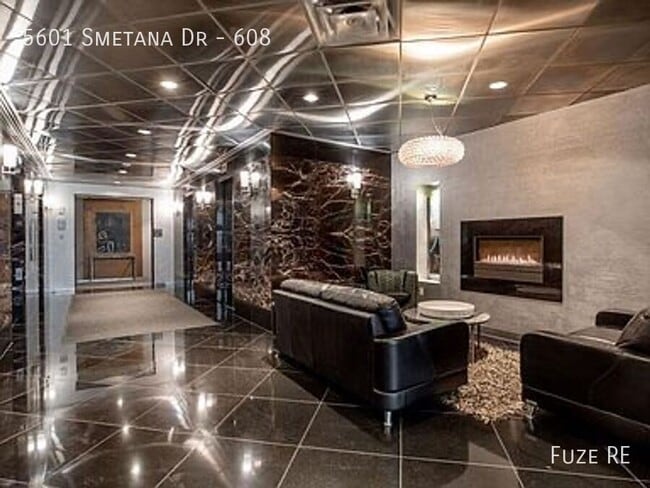 Building Photo - 5601 Smetana Dr