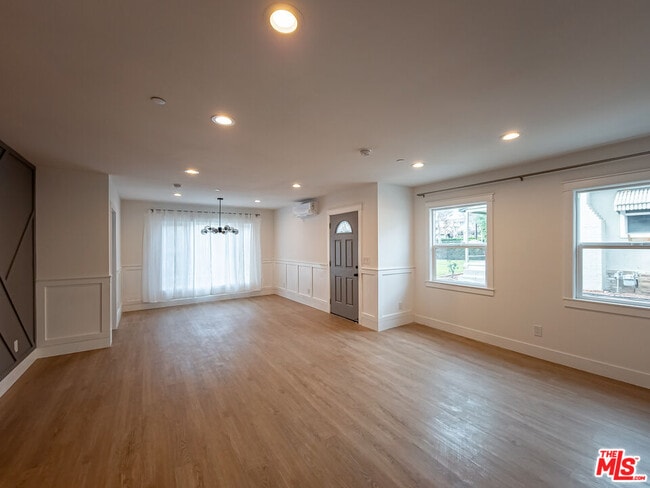 Building Photo - 94 S Vinedo Ave