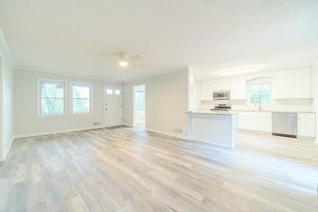 Building Photo - 325 Little Rock Ct