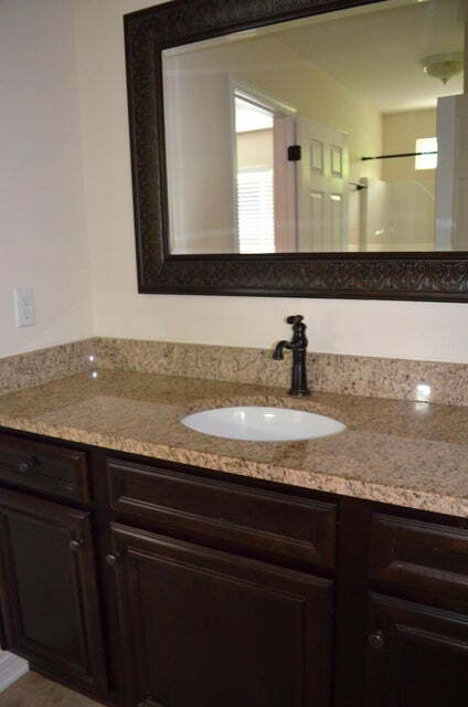 Building Photo - "Charming 3-Bed home with 2.5 Baths in the...