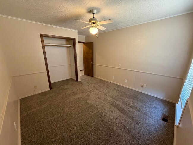 Building Photo - Beautiful 3bed/2.5bath Updated Westside Norman Home Available for Rent!