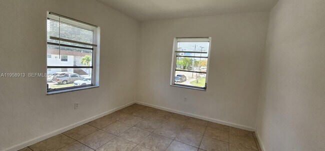Building Photo - 3670 SW 10th St