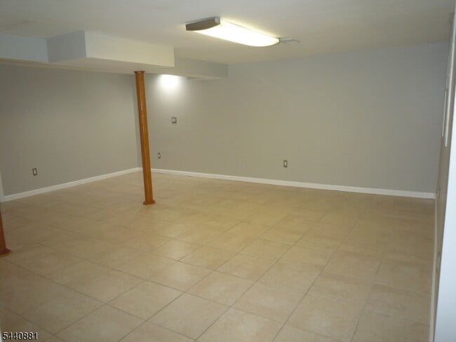 Building Photo - 222 Wildflower Ln