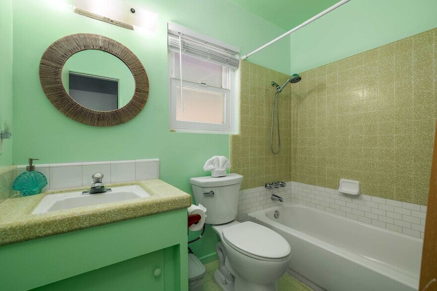 Building Photo - 4587 Saratoga Ave