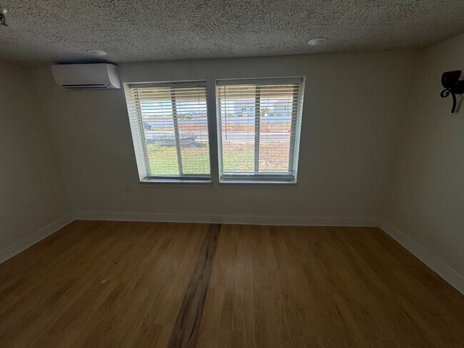 Building Photo - 460 W 600 N