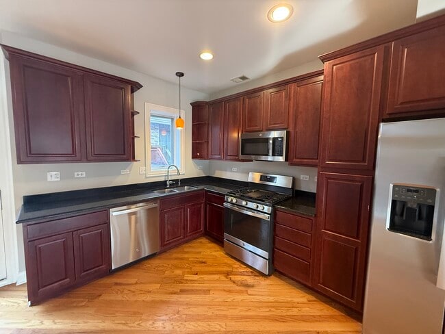 Building Photo - 7008 W Medill Ave