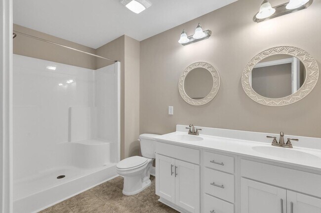 Building Photo - 3 BR close to Stone Bay!