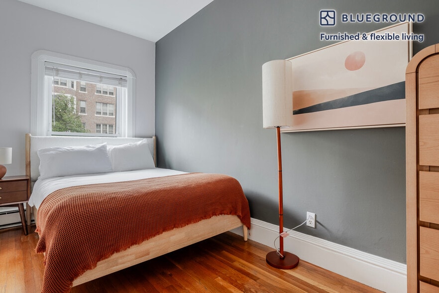 Building Photo - 511 Beacon St