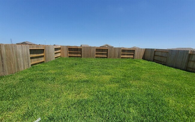 Building Photo - 26810 Scarlet Willow Dr