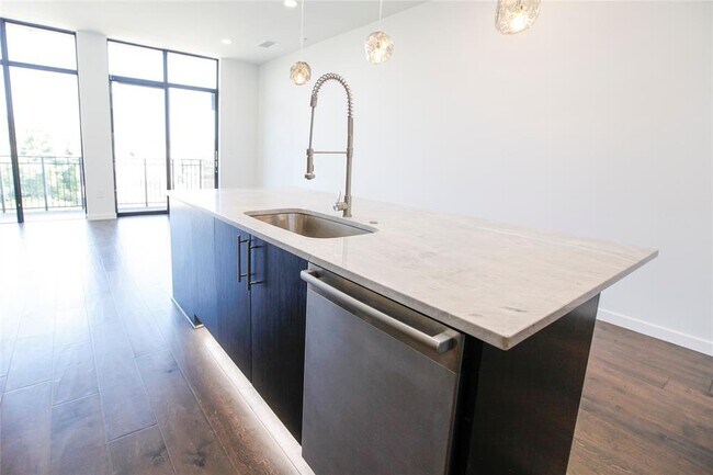 Building Photo - 4820 Caroline St