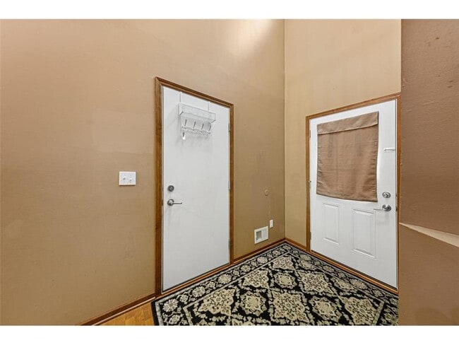 Building Photo - 5037 Dunkirk Pl N