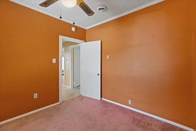 Building Photo - 309 S River Walk