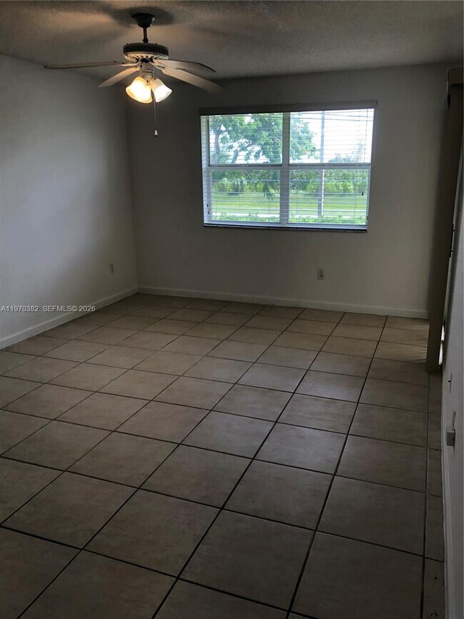 Building Photo - 2268 SE 27th Dr