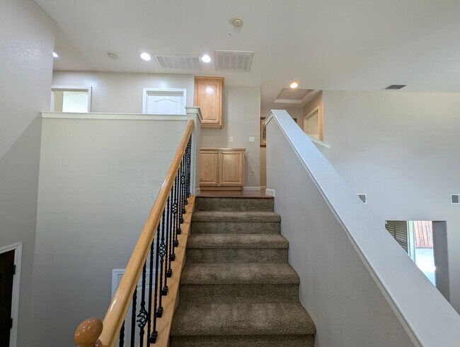 Building Photo - 3/2.5 House Available Now in Mossdale Landing