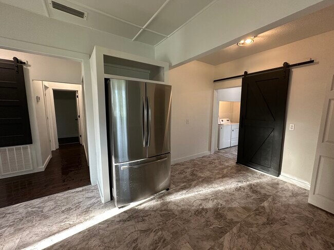 Building Photo - 2245 Valley Dr