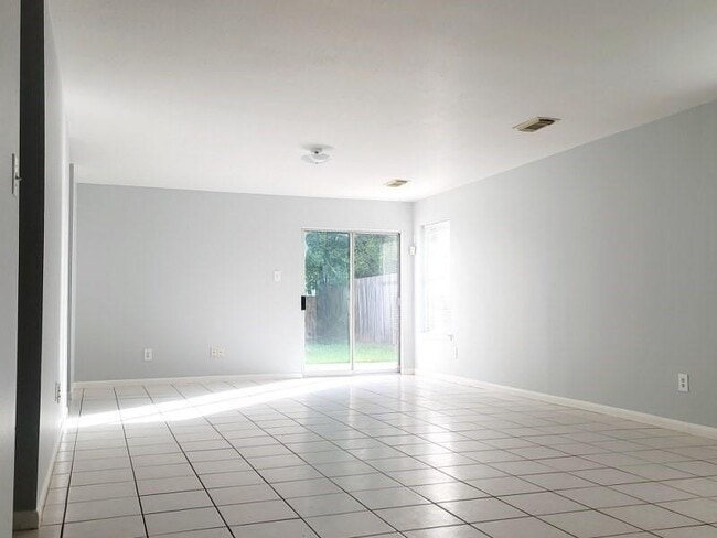 Building Photo - 6843 Lower Arrow Dr