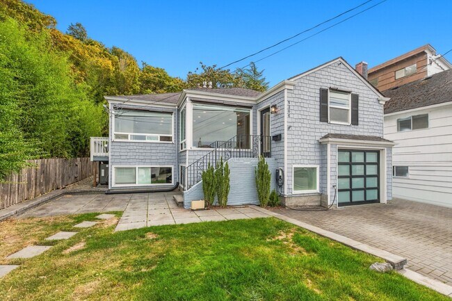 Building Photo - 5306 Beach Dr SW